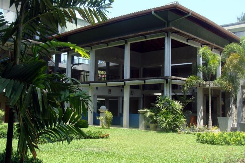 Monty Hotel Ampara Exterior photo